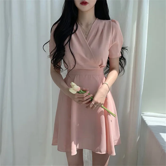 Женское шифоновое платье средней длины с коротким рукавом v-образным вырезом и