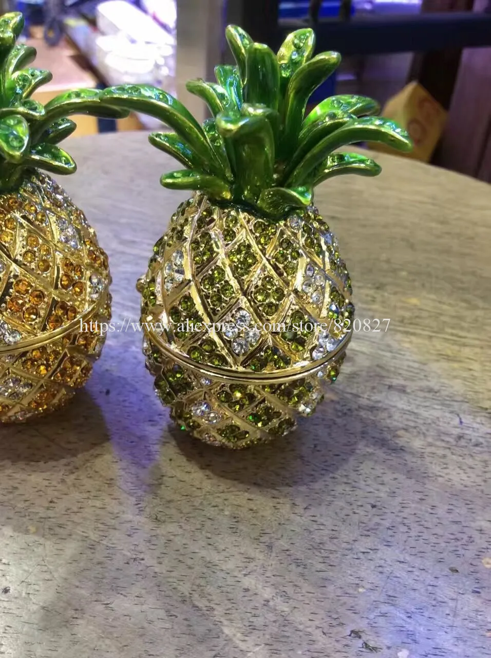 2017 New Pineapple Jeweled Trinket Box Jewelry Box Fruit Shape Secret Compartment Figurine Shiny Crystal Pineapple Display Gifts