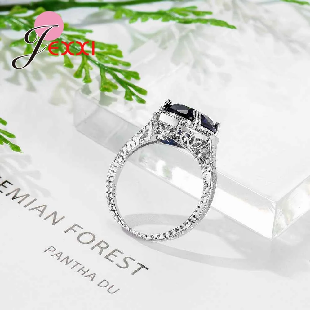 Свадебные аксессуары кольцо с синим камнем и кристаллами овальный вырез