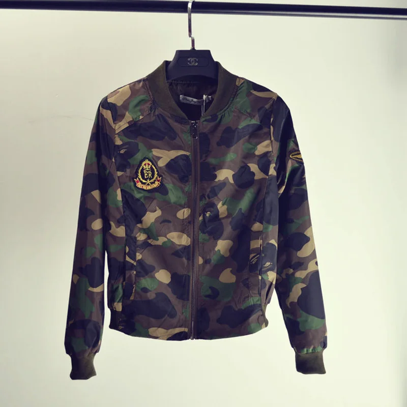 Женская куртка в стиле милитари осенняя винтажная камуфляжная на молнии
