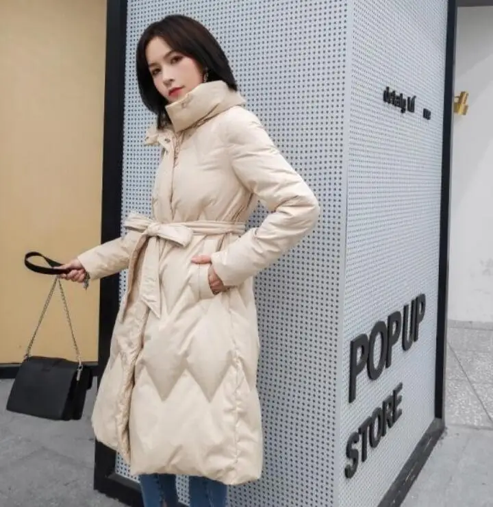 beige Sharezz корейский Зимний длинный пуховик женский ремень на молнии с капюшоном карман Lingge белый пуховик женский - Color: beige