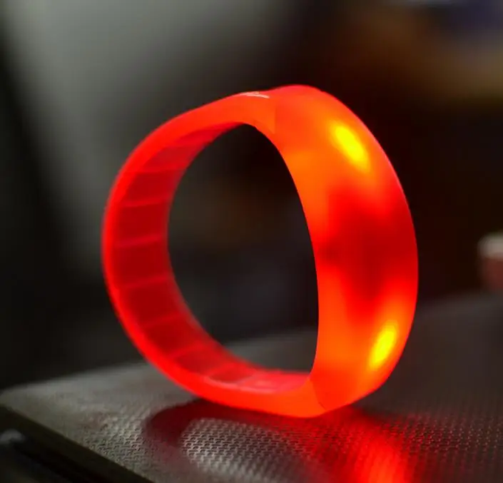 Мигающий светодиодный светящийся браслет со звуковым звуком и активированным