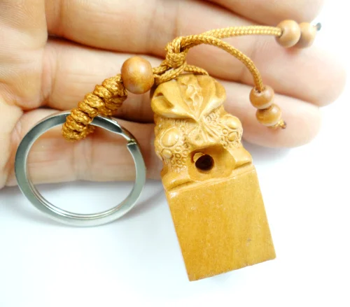 Брелок для ключей Jin Chan из натурального красного дерева с трехмерной гравировкой