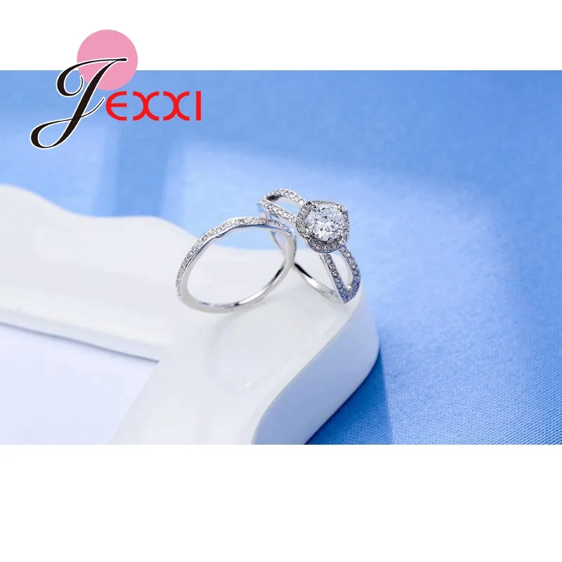 Комплект женских обручальных колец из серебра 925 пробы с фианитами | Украшения и