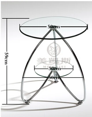 Маленький чайный столик из закаленного стекла... Диван. Круглые боковые столы. |