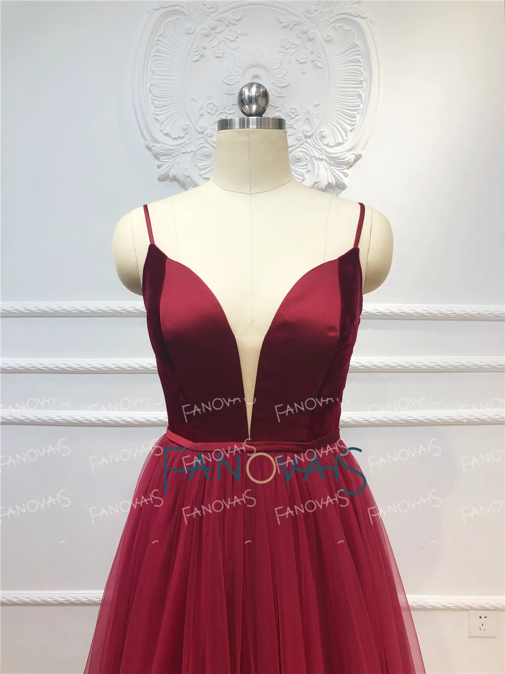 Burgundy Evening Dresses Long Straps V Neck Tulle Velvet A-Line Lace Up Back Evening Gown Prom Dress Robe de Soiree NE58