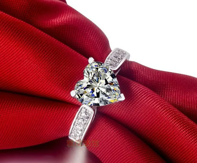 Женское кольцо из серебра пробы с бриллиантами в форме сердца|engagement clothes|ring