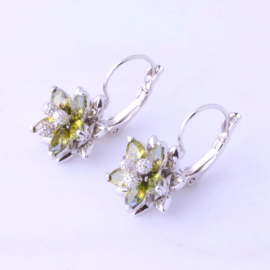 Любовный монолог великолепные зеленые серьги кольца с цветком Перидот