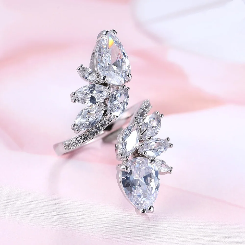 

European White Zircon RING Female Crystal fromSwarovskis 2022 New fashion Wedding jewelry Elegant temperament