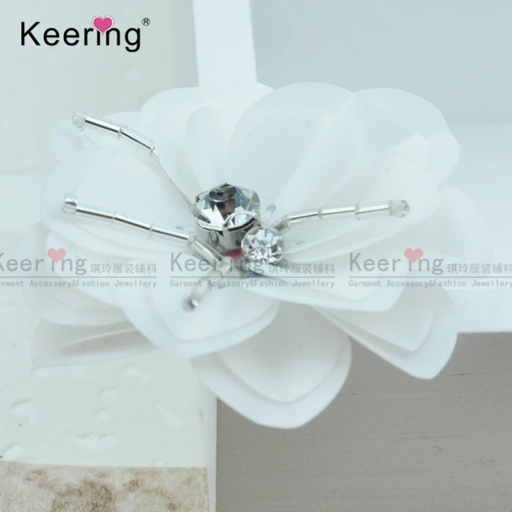 

Fancy Handmade5.5*5.5 CM white Flower Sequin Patches WPHB-224