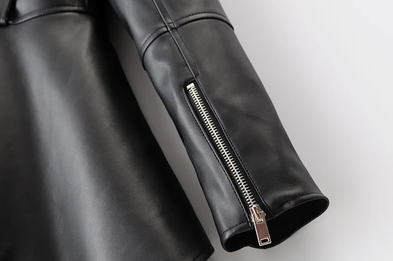 Женская кожаная куртка с лацканами черная Свободная бомбер в байкерском стиле