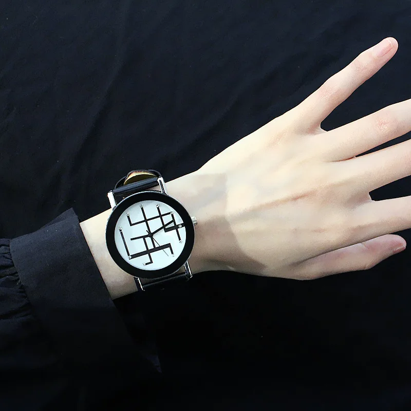 Кварцевые наручные часы 8 сезонов из искусственной кожи черного и белого цвета с