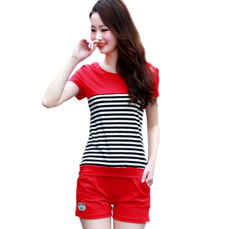Женский спортивный костюм в полоску футболка и шорты комплект из двух предметов