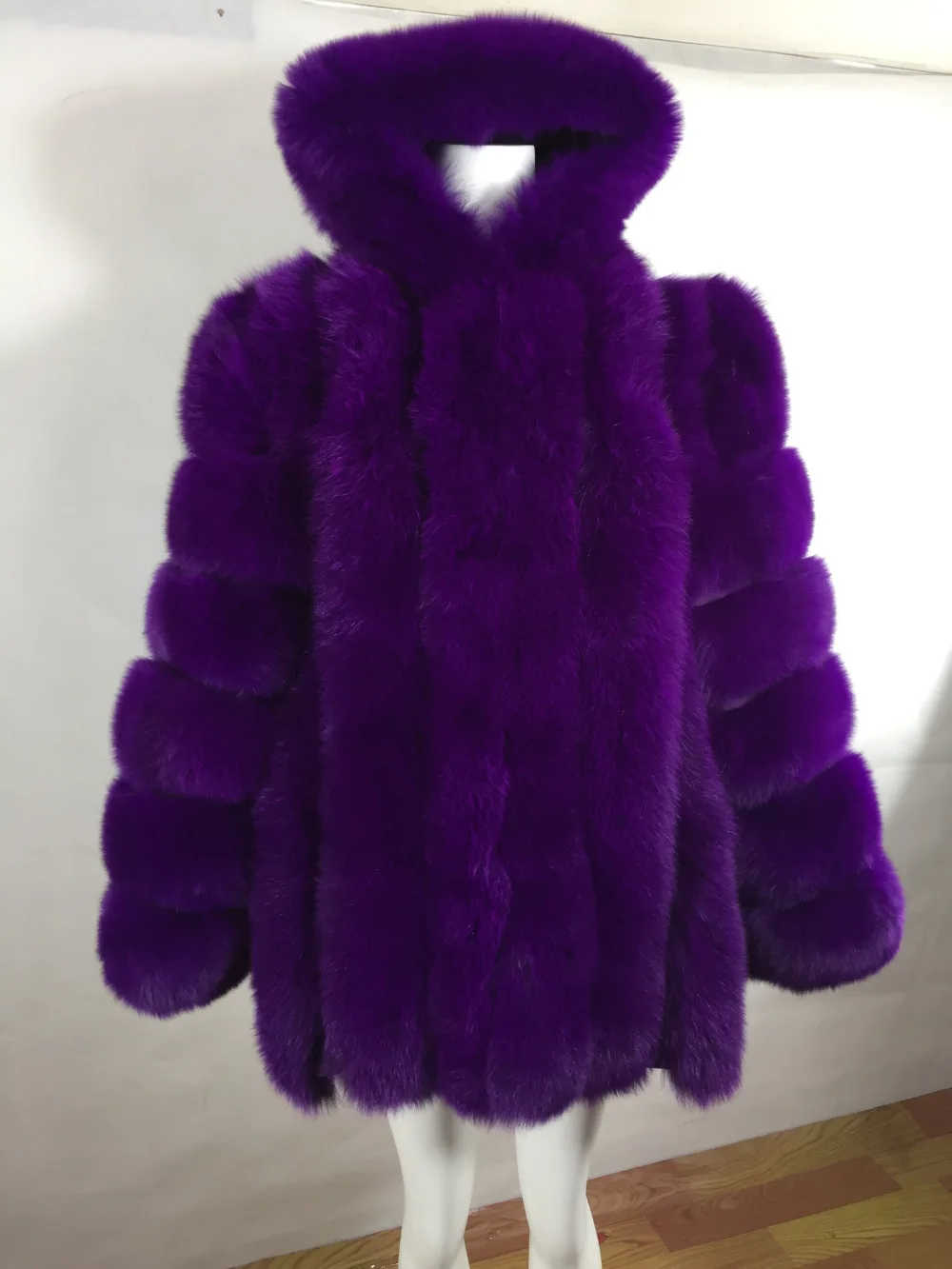 Custom настоящий фиолетовый плащ с капюшоном из лисьего меха вертикальными