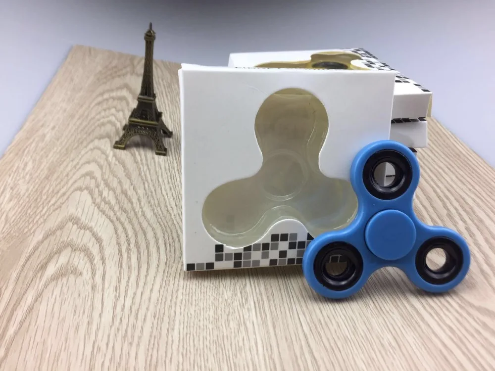 Бесплатная Доставка 240 шт. EDC Руки Tri-Spinner Spinner Непоседа Игрушки spinner Твердые Coloful