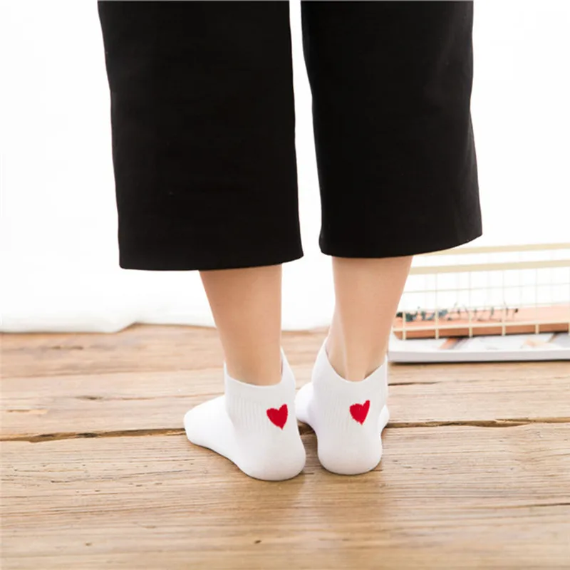 Женские хлопковые носки разных цветов из мягкого хлопка с красными сердечками
