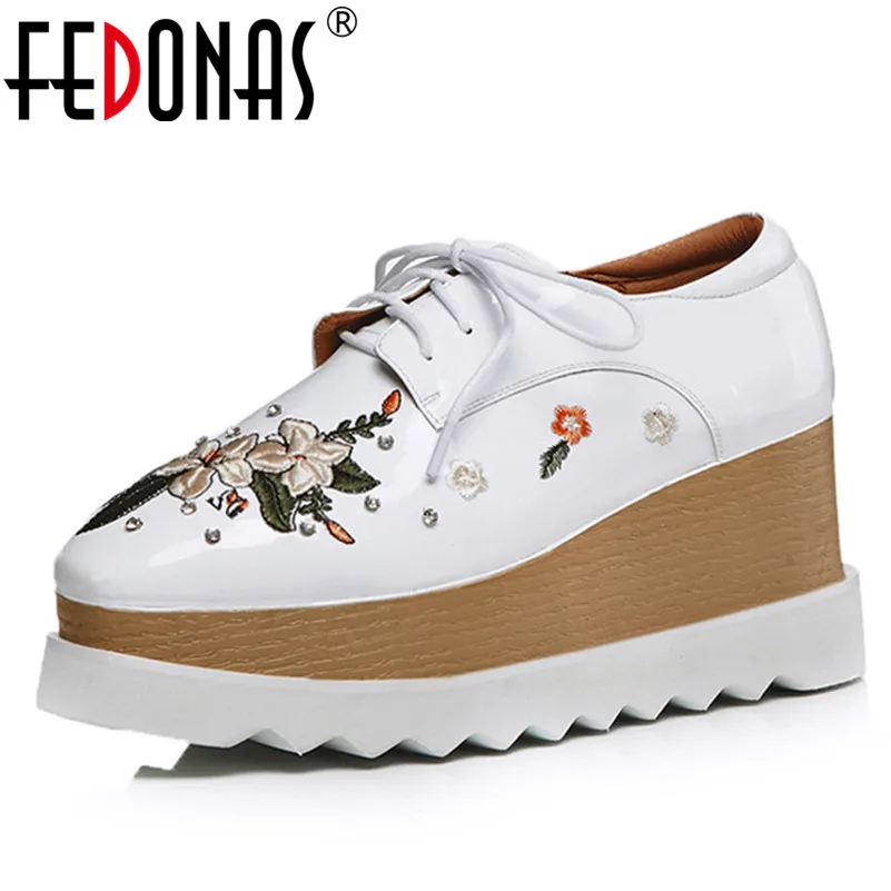 

FEDONAS/Женская обувь на плоской платформе; Женская обувь с круглым носком и перекрестной вышивкой; Свадебная обувь для вечеринки; Женская коро...