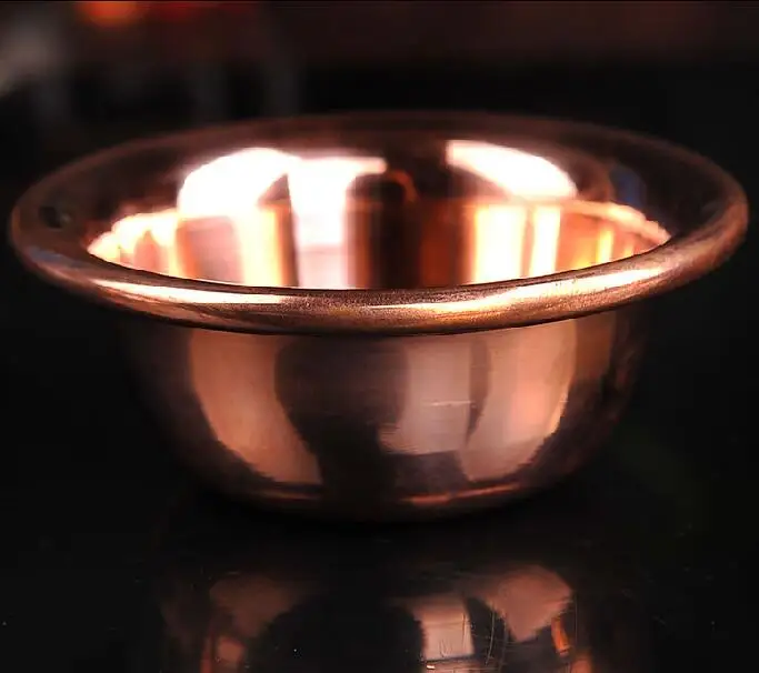 Тибет Тибетский буддист Микки предлагает чашу для воды божественный фокус обряд