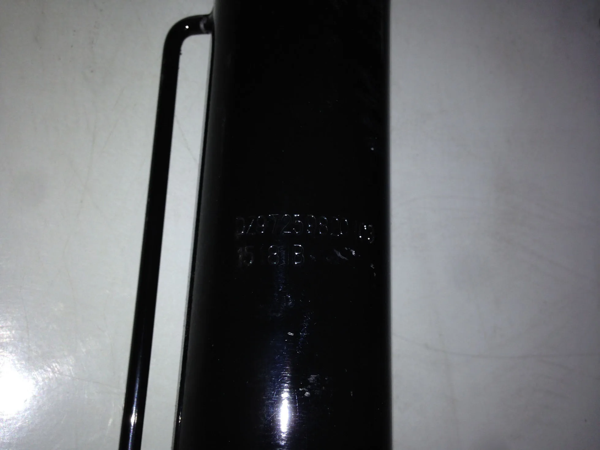 

Original Pure China SHACMAN Delong X3000 Truck Spare Parts CABIN LIFT TILTING CYLINDER DZ97259820103
