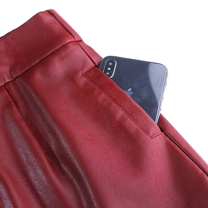 Женские кожаные шорты из искусственной кожи черные свободные со средней талией