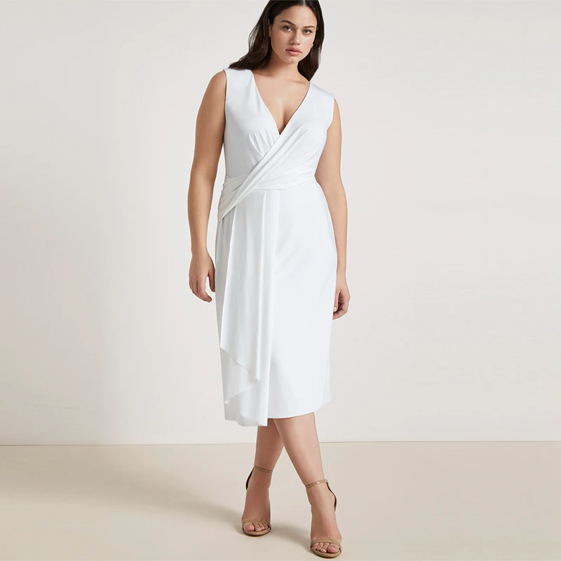 Белое платье без рукавов с глубоким v-образным вырезом большие размеры миди