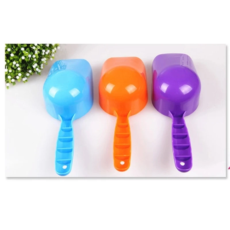 Продукт для домашних животных - лопатка для собачьей пищи высокого качества, портативная, в ярких цветах, ложка для питомцев маленьких кошек и щенков, кормовые принадлежности.