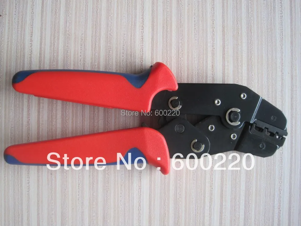 Обжимные плоскогубцы можно нажать Предварительно изолированный разъем и