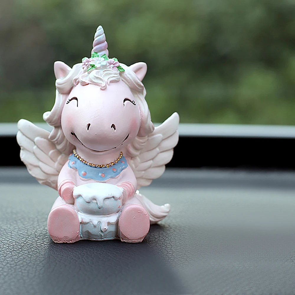 

Украшение для автомобиля, милая мультяшная фигурка единорога из смолы, кукла ручной работы, украшение для приборной панели автомобиля, аксе...