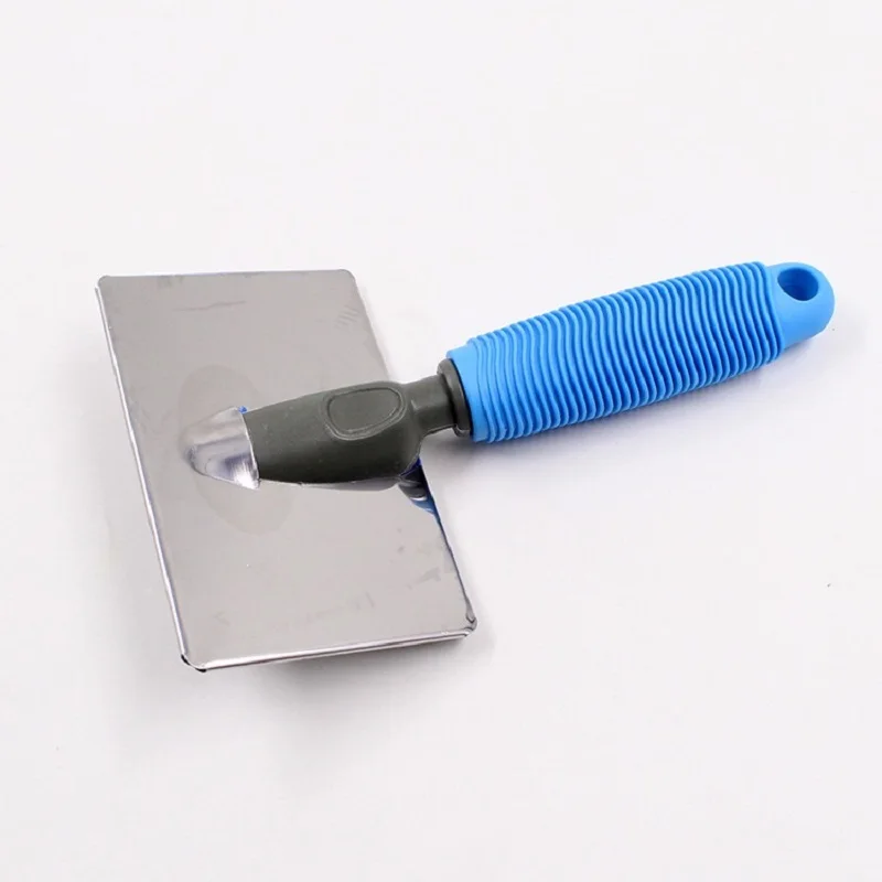 Расческа для ухода ха шерстью животных спиральная рукоятка покрыта нескользким