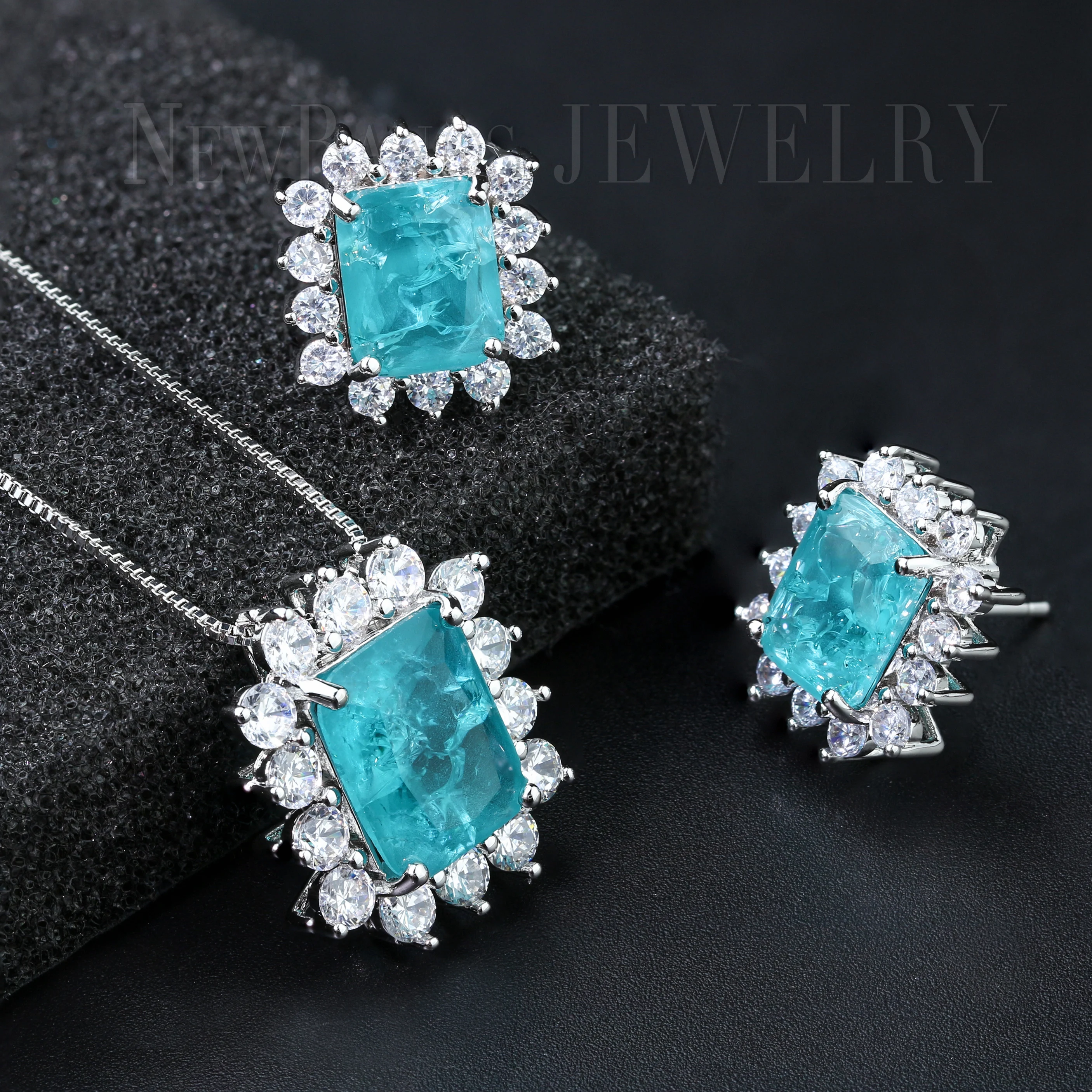 Женский ювелирный набор Newranos из ожерелья и сережек гвоздиков с подвеской