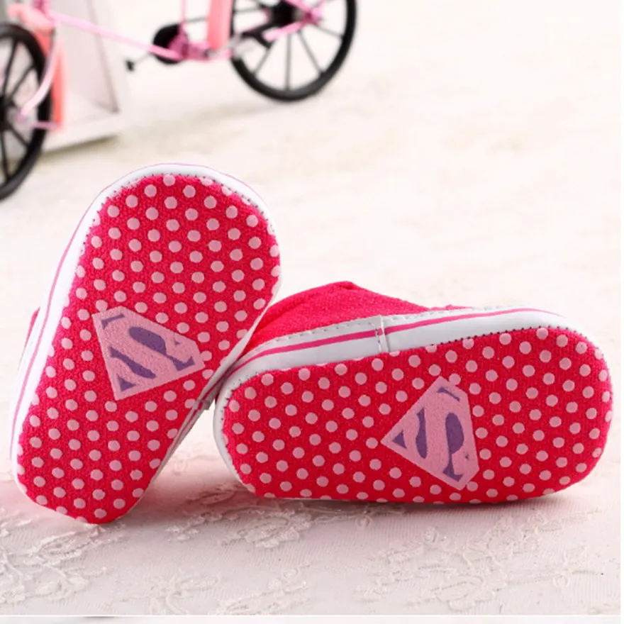 Теплая удобная обувь для новорожденных Домашние кроссовки с рисунком Брендовые