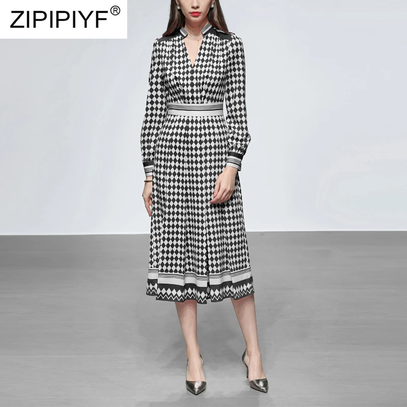 Весенне осеннее женское платье с v образным вырезом черно белое клетчатое узором