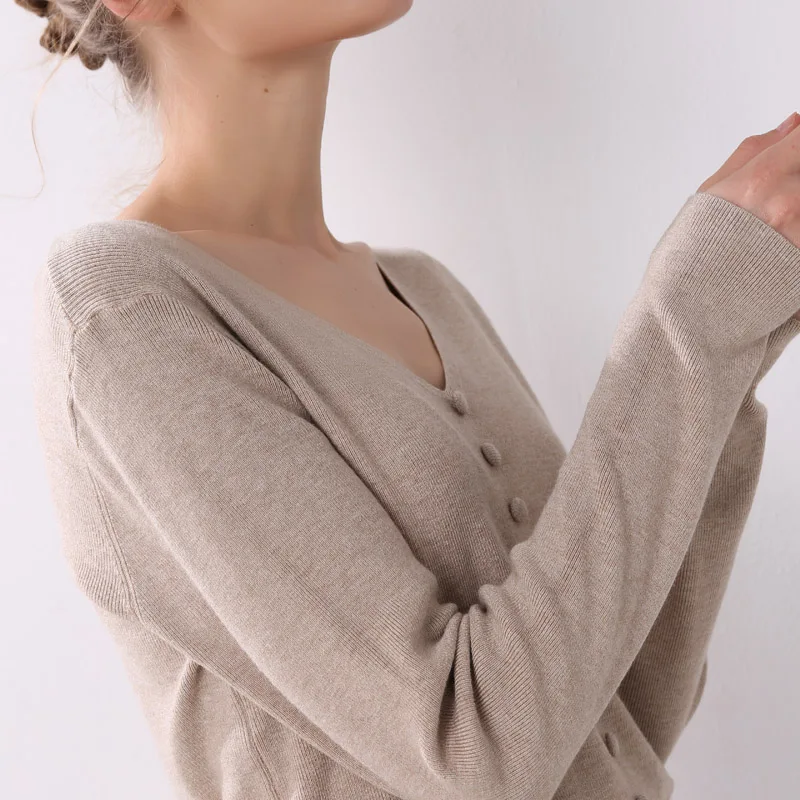 19 spring and summer new sweater single-breasted female long-sleeved shirt V-neck bottoming slim slimming |