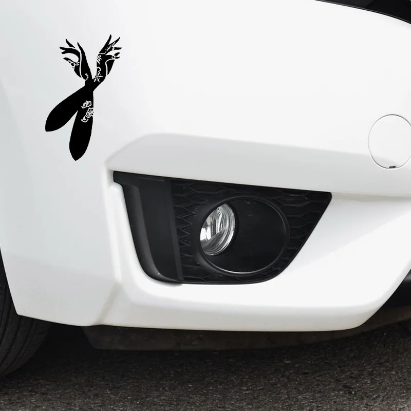 QYPF 8 6*17 7 см красивые женские цветы и руки автомобильная наклейка виниловый бампер