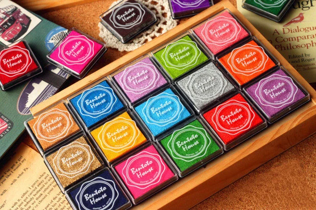20pcs/lot 20Colors DIY Cute Cartoon Plastic Ink Pad Stamp Inkpad For Decoration Photo Album Scrapbooking Free Shipping H0168 |