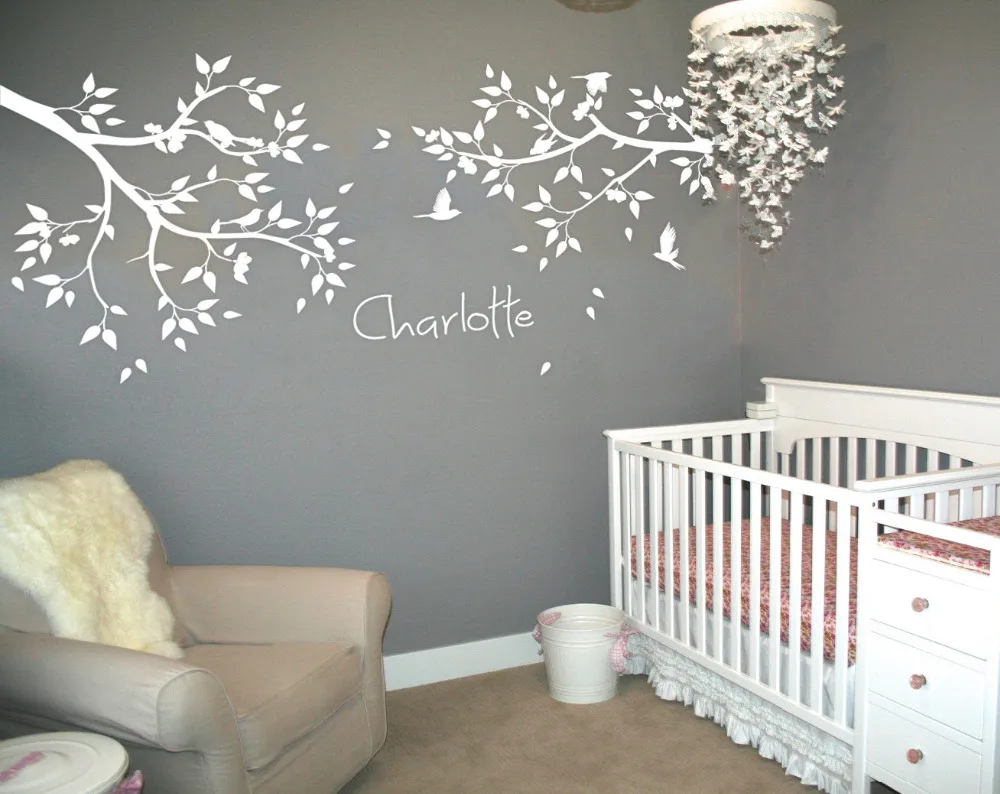 Pegatinas de pared de ramas de árbol grandes con nombre personalizado, calcomanía de pared de árbol blanco de pájaros voladores, tatuaje de pared de bebé para guardería, Mural JW211A