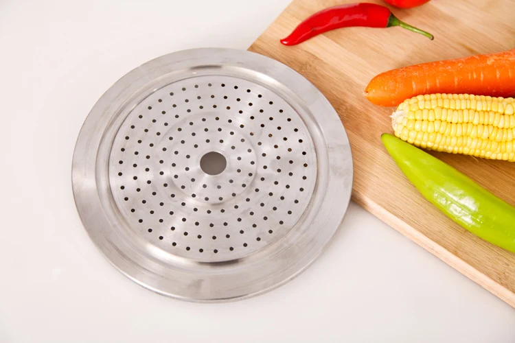 Толстая красная эмалированная кастрюля 24 см л для тушения пароварка на лист из