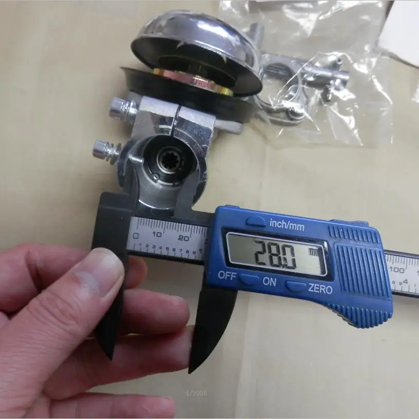 DIA. 28MM SPLINE 9T X 8MM RIGHT ANGLE GEAR CASE WOKING HEAD FOR MOST GRASS TRIMMER BRUSHCUTTER GRADEN POWER EQUIPEMTS TOOLS
DIA. 28MM SPLINE 9T X 8MM RIGHT ANGLE GEAR CASE WOKING HEAD FOR MOST GRASS TRIMMER BRUSHCUTTER GRADEN POWER EQUIPEMTS TOOLS