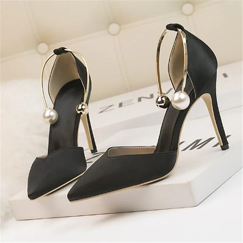 

2019 Elegant Pearl Metal Buckle Show Thin Women's Sandals Solid Patent Leather Pointed Toe Fashion Brand High Heels Shoes Women