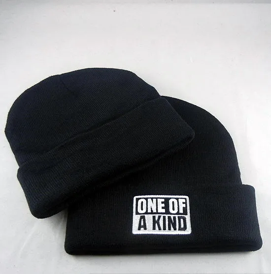 SXKN001 однотонные черные вязаные шапочки новые зимние шапки Skullies теплые буквы
