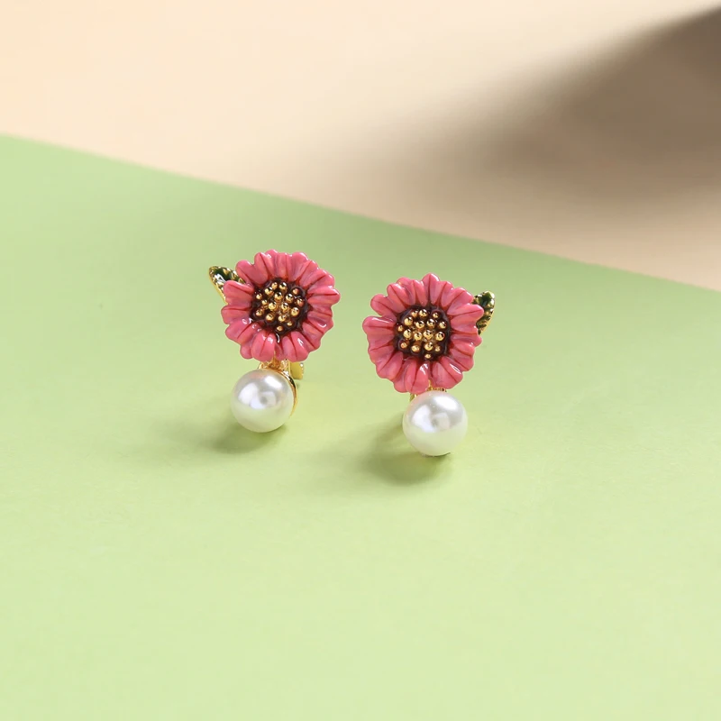 

Korean Style Romantic 3 Color Flower Ear Clip Earrings For Women Daisy Simulated Pearl Earring Jewelry Accessories