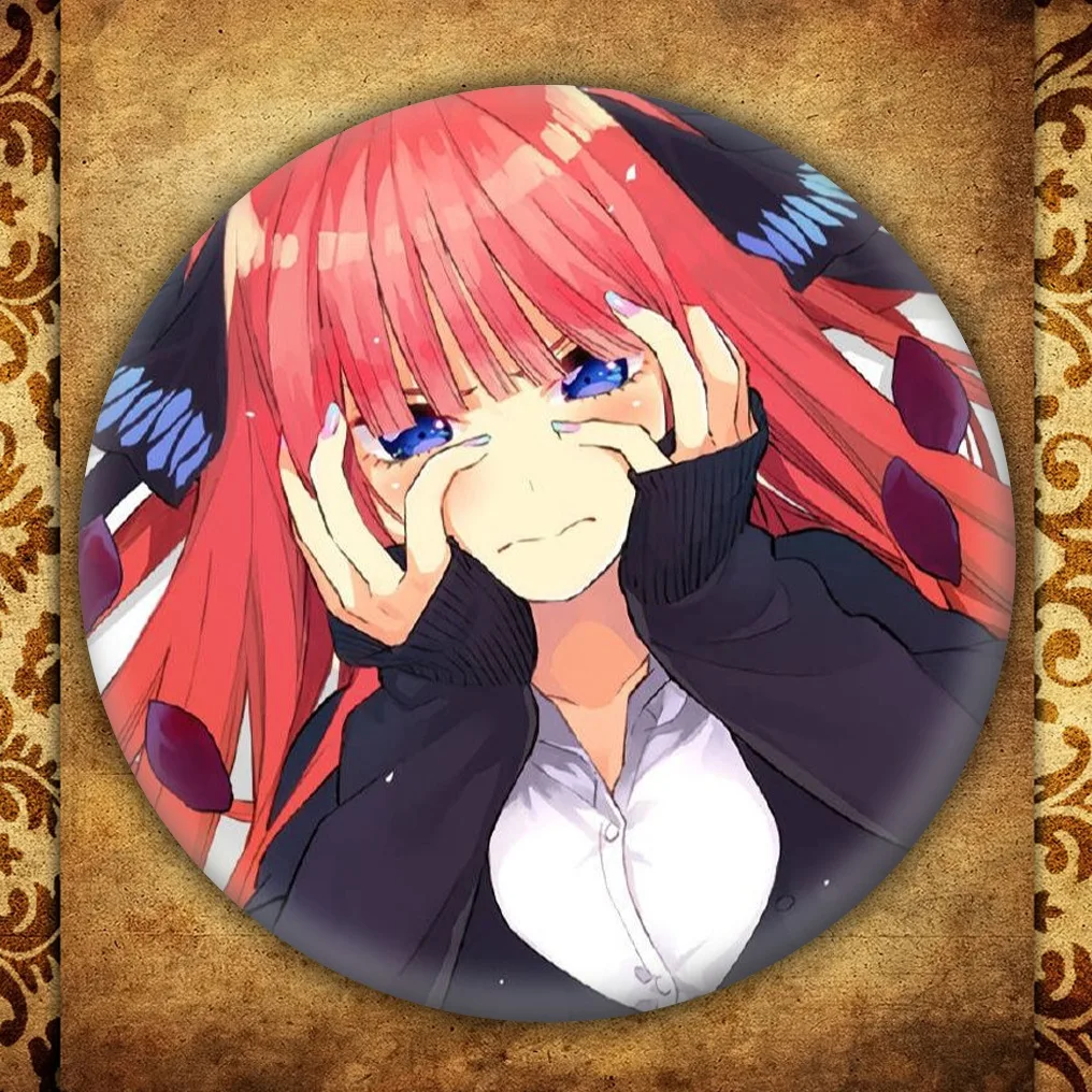 Короткая футболка с героями из японского аниме очень женственный и Quintuplets бейдж