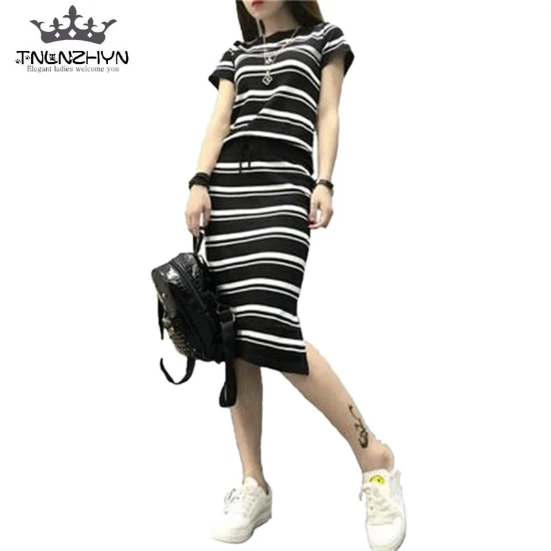 

TNLNZHYN 2019 Spring Summer Women Knitting Suits Sets Short sleeved Stripes Knitting Sweater Suit Skirts 2pcs Skirt Sets Y164