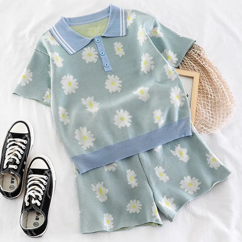 Комплект из двух предметов женский летний вязаный разноцветный цветочный