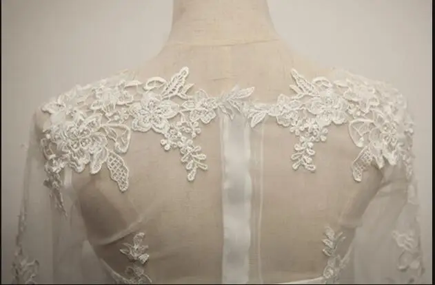 Женское коктейльное платье Robe De Soiree белое с короткими рукавами и кружевной