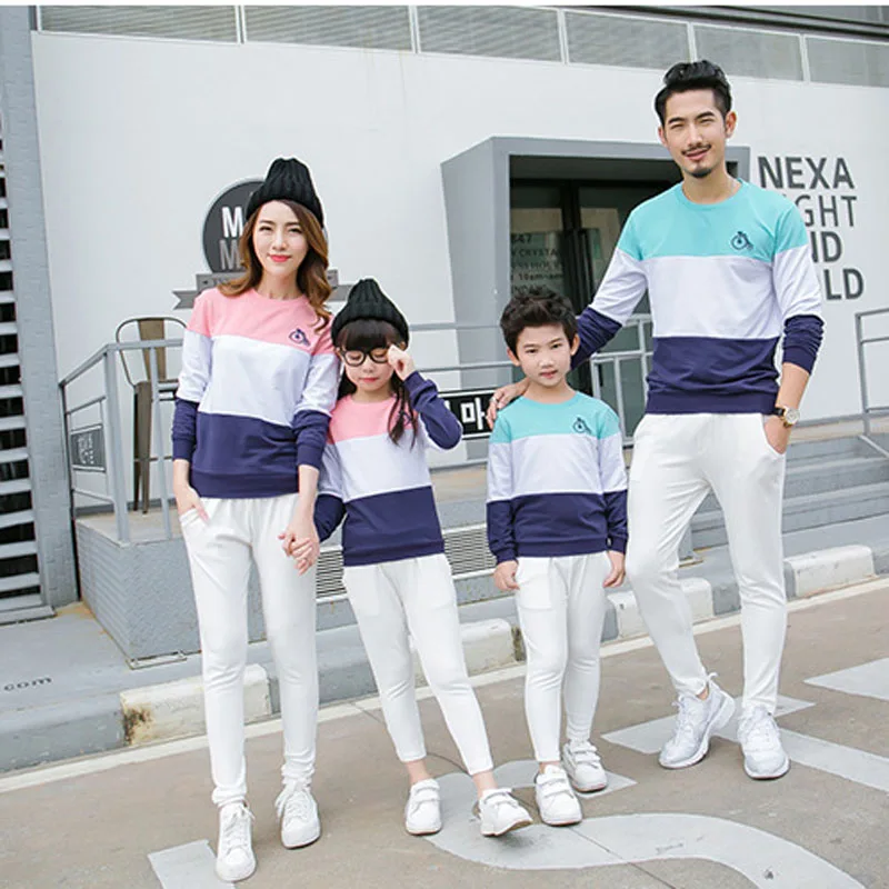 Футболки для семейного образа зеленая розовая Фирменная семейная одежда осени и