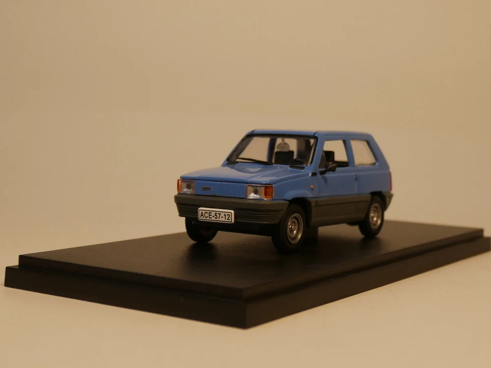 Модель автомобиля ist 1:43 fia t panda I из сплава игрушки для детей модель оригинальная