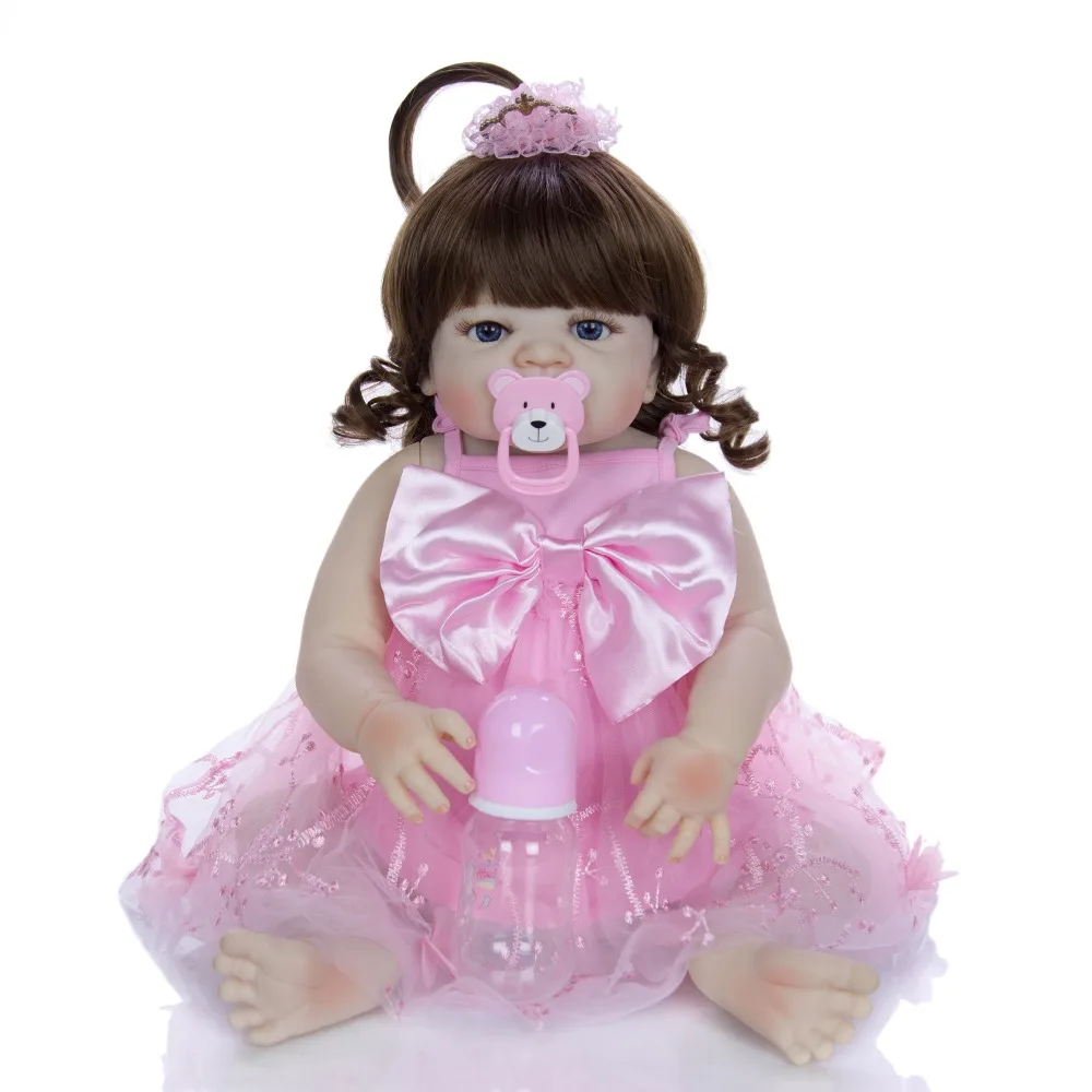 

Кукла-младенец с кудрявыми волосами, Реалистичная мягкая силиконовая кукла-реборн для маленьких девочек, в розовом платье, водонепроницаем...