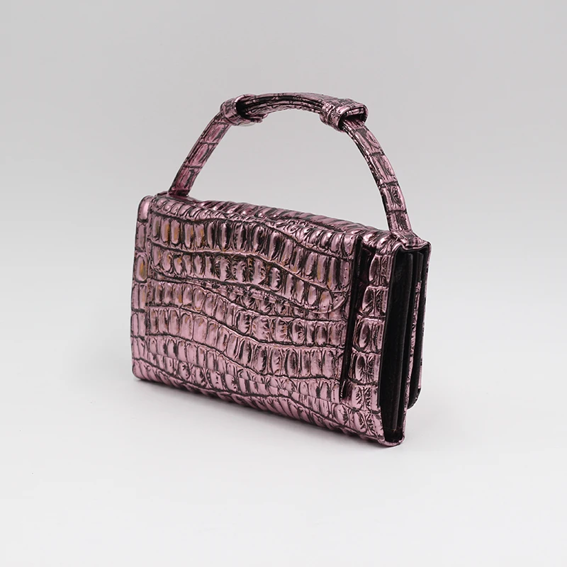 Модная дизайнерская сумка с крокодиловым узором женская на плечо цепочкой
