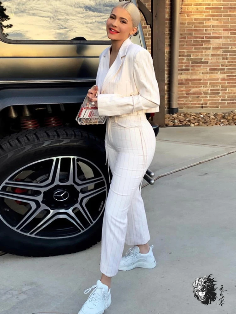 Вечерние костюмы знаменитостей Kyliejenner с расклешенным длинным рукавом, 3 предмета, вечерние костюмы в полоску, Блейзер, укороченный топ и штаны, комплект на выпускной для женщин